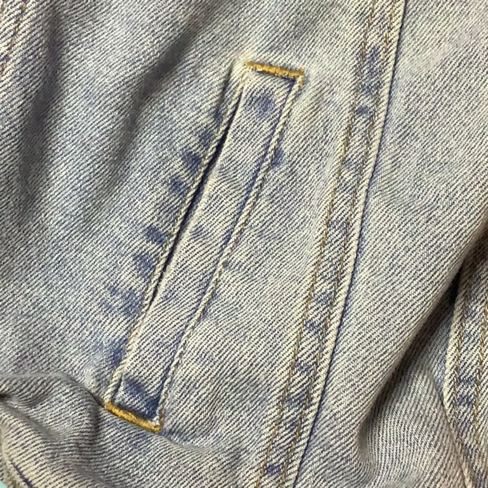 Universal thread jean jacket - Picture 11 of 12